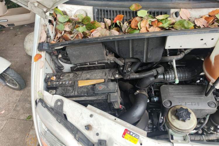 Used SAIC MAXUS Xintu V80 2023 2.0T Manual Classic Aoyuntong Long Wheelbase Mid-Height 6/7/8/9-Seater Engine Bay Right