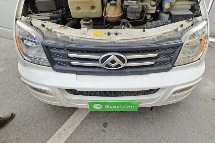 Used SAIC MAXUS Xintu V80 2023 2.0T AMT Classic Aoyuntong Long Wheelbase Mid-Height 6/7/8/9-Seater Engine Bay
