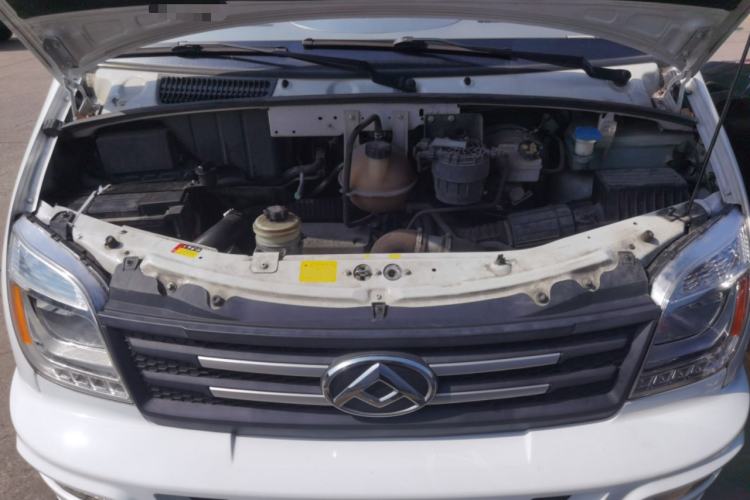Used SAIC MAXUS Xintu V80 2023 2.0T Manual Classic Aoyuntong Short Wheelbase Mid-Roof 5/6-Seater Engine Bay