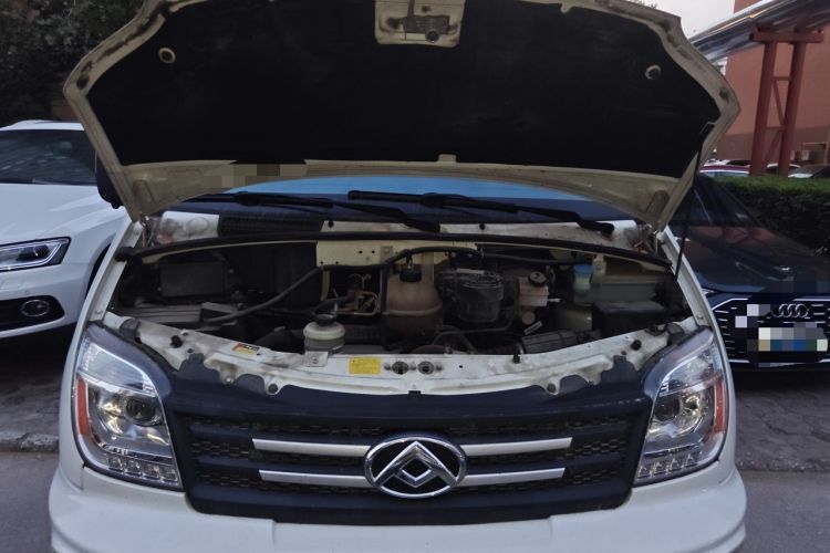 Used SAIC MAXUS Xintu V80 2023 2.0T AMT Classic Aoyuntong Long Wheelbase Mid-Height 6/7/8/9-Seater Engine Bay