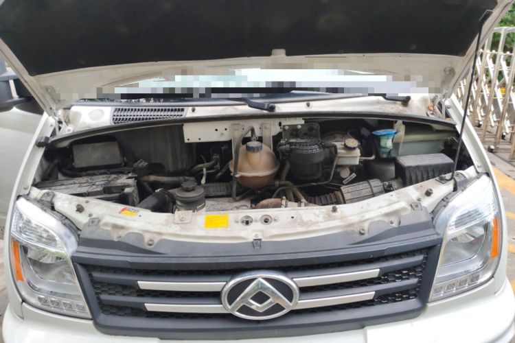 Used SAIC MAXUS Xintu V80 2023 2.0T Manual Classic City Delivery King Long Wheelbase Mid-Roof 3-Seater Engine Bay