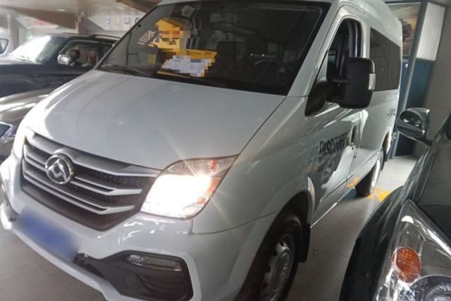 Ojetý SAIC MAXUS Xintu V80 2023 2.0T AMT Classic Aoyuntong Short Wheelbase Mid-Roof 5/6-Seater