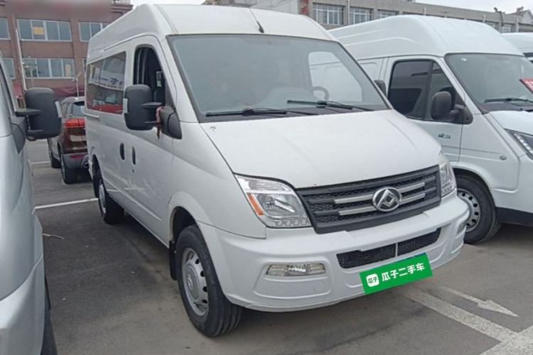 Used SAIC MAXUS Xintu V80 2023 2.0T Manual Classic Aoyuntong Short Wheelbase Mid-Roof 5/6-Seater Exterior 1