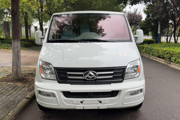 Used SAIC MAXUS Xintu V80 2023 2.0T AMT Classic Aoyuntong Short Wheelbase Ultra-Low Roof 5/6-Seater Exterior 1