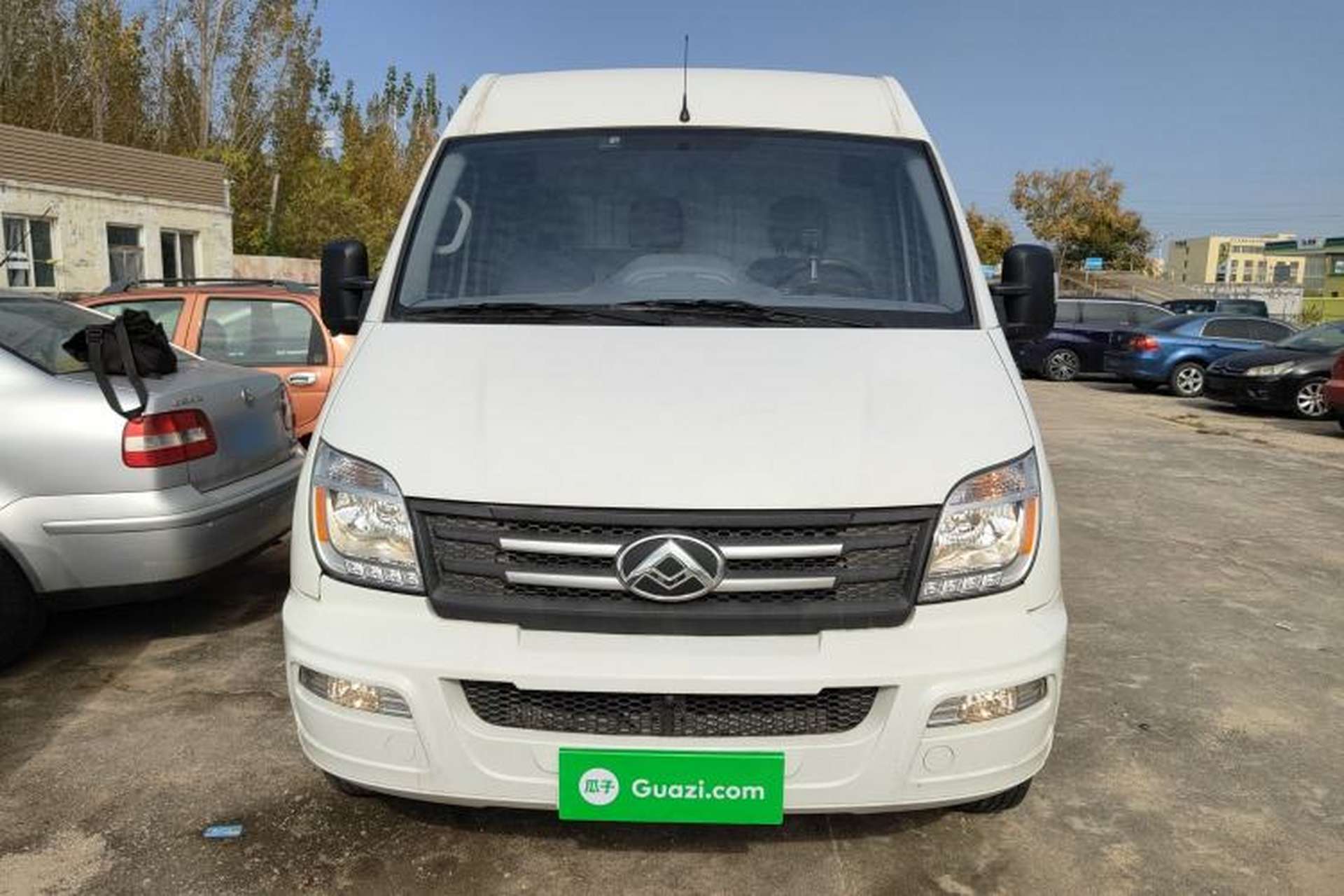Used SAIC MAXUS Xintu V80 2023 2.0T Manual Classic City Delivery King Short Wheelbase Mid-Roof 3-Seater Exterior 1