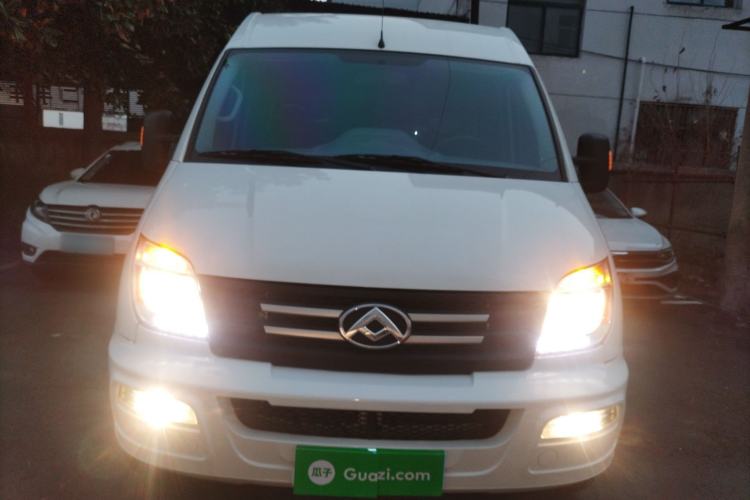 Used SAIC MAXUS Xintu V80 2023 2.0T Manual Classic Aoyuntong Short Wheelbase Mid-Roof 5/6-Seater Exterior 1