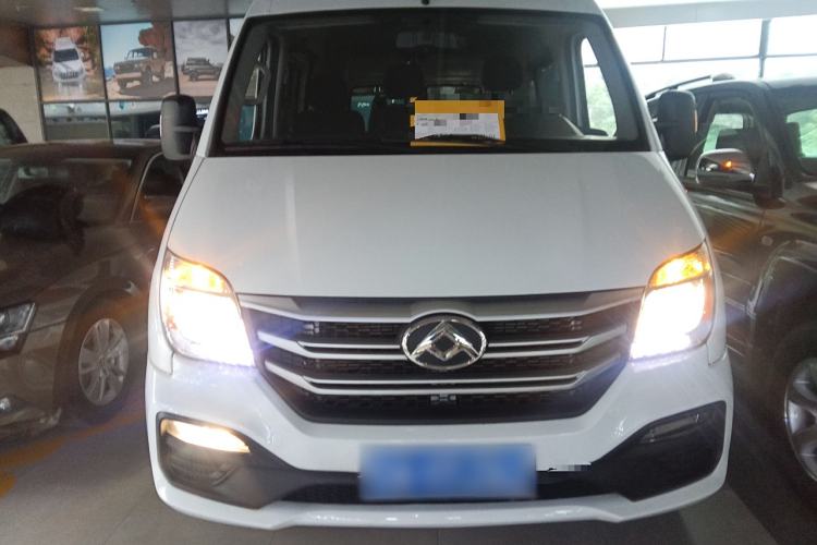 Used SAIC MAXUS Xintu V80 2023 2.0T AMT Classic Aoyuntong Short Wheelbase Mid-Roof 5/6-Seater Exterior 1