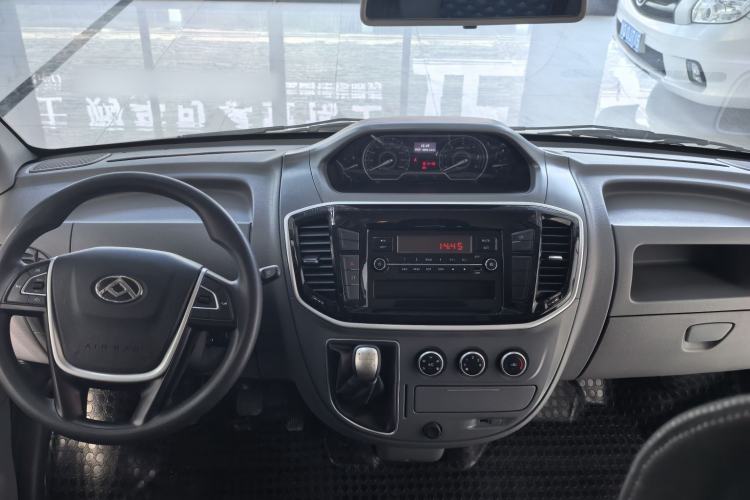Used SAIC MAXUS Xintu V80 2023 2.0T Manual Classic Aoyuntong Short Wheelbase Mid-Roof 5/6-Seater Exterior 11