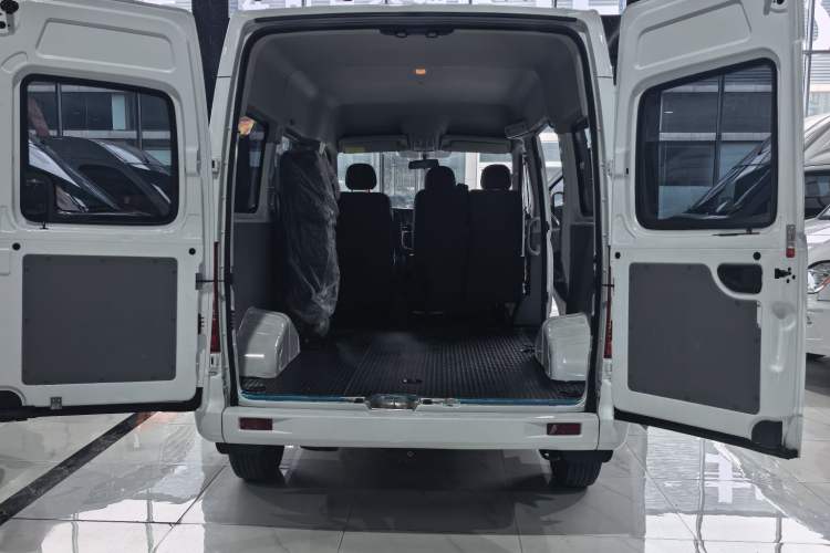 Used SAIC MAXUS Xintu V80 2023 2.0T Manual Classic Aoyuntong Short Wheelbase Mid-Roof 5/6-Seater Exterior 11