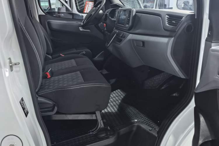 Used SAIC MAXUS Xintu V80 2023 2.0T Manual Classic Aoyuntong Short Wheelbase Mid-Roof 5/6-Seater Exterior 13