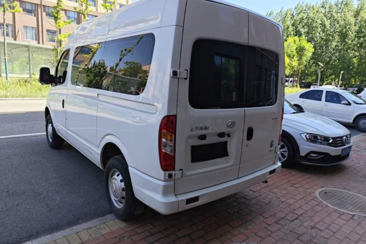 Used SAIC MAXUS Xintu V80 2023 2.0T AMT Classic Aoyuntong Short Wheelbase Mid-Roof 7/8/9-Seater Exterior 2
