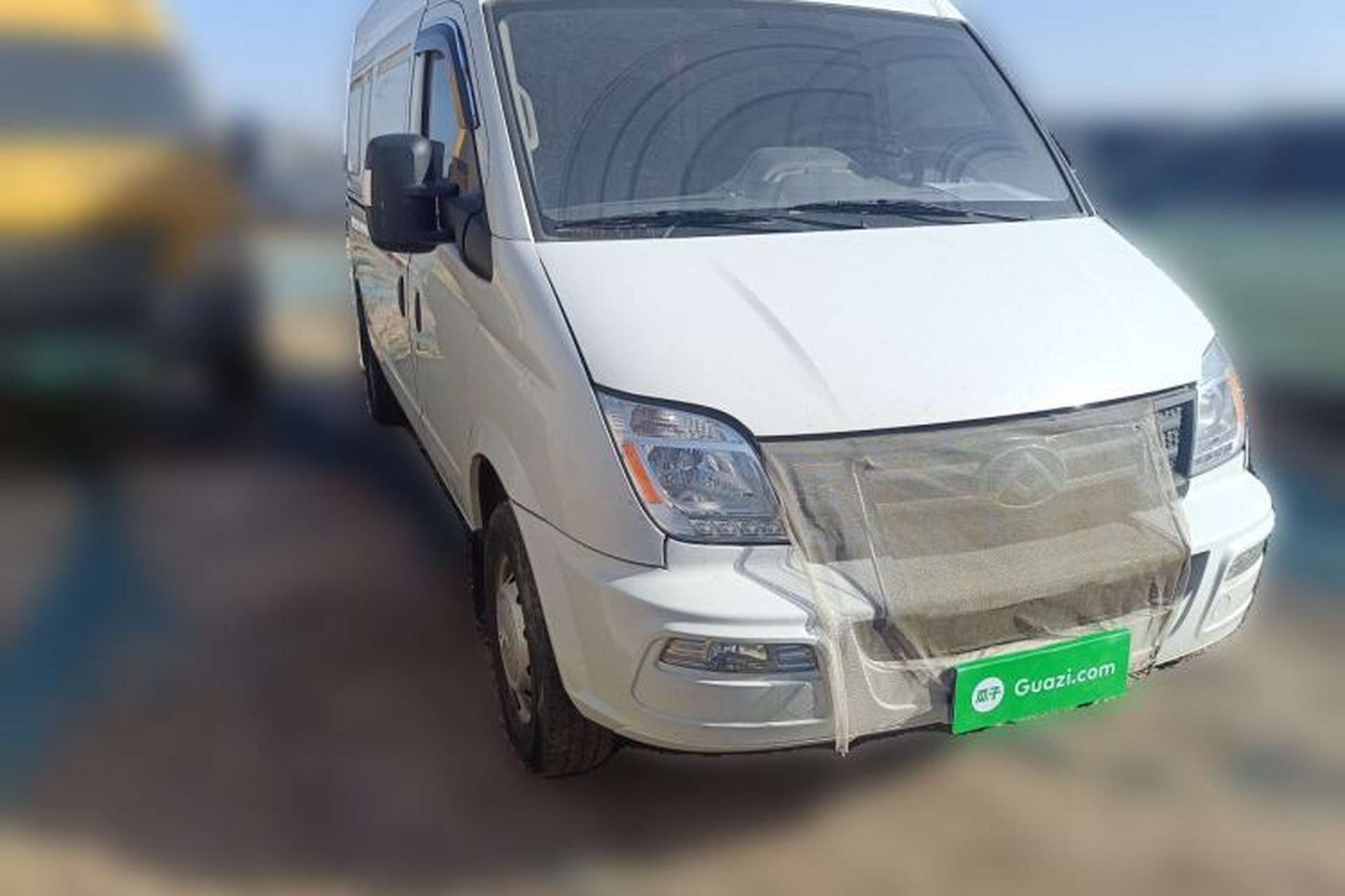Used SAIC MAXUS Xintu V80 2023 2.0T AMT Classic City Distribution King Short Wheelbase Mid-Roof 3-Seater Exterior 2