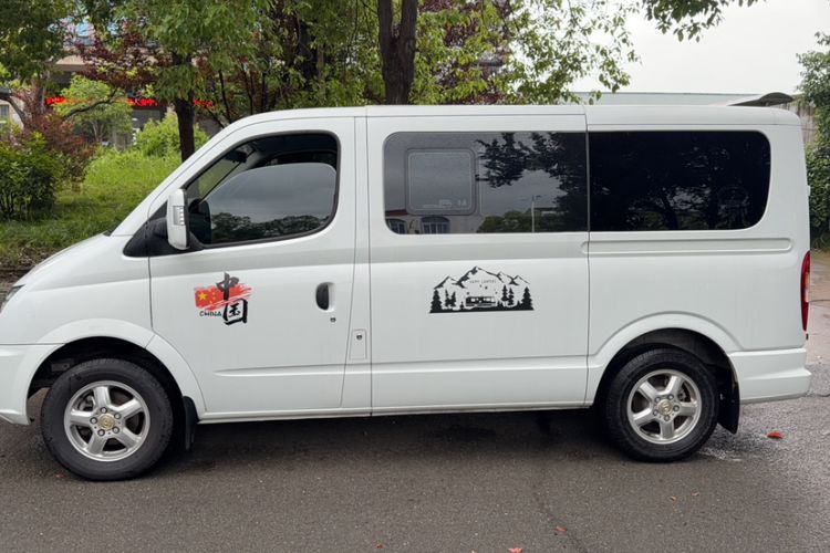 Used SAIC MAXUS Xintu V80 2023 2.0T AMT Classic Aoyuntong Short Wheelbase Ultra-Low Roof 5/6-Seater Exterior 3