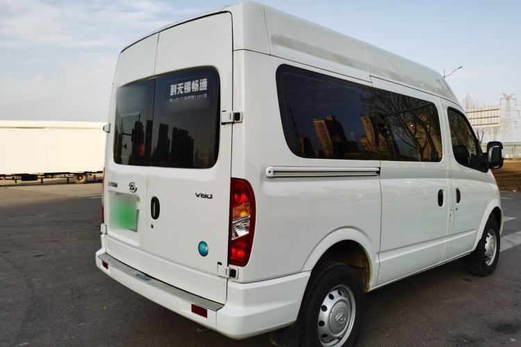 Used SAIC MAXUS Xintu V80 2023 2.0T Manual Classic Aoyuntong Short Wheelbase Mid-Roof 5/6-Seater Exterior 3