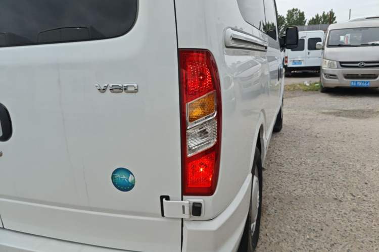 Used SAIC MAXUS Xintu V80 2023 2.0T Manual Classic Aoyuntong Short Wheelbase Ultra-Low Roof 5/6-Seater Exterior 3