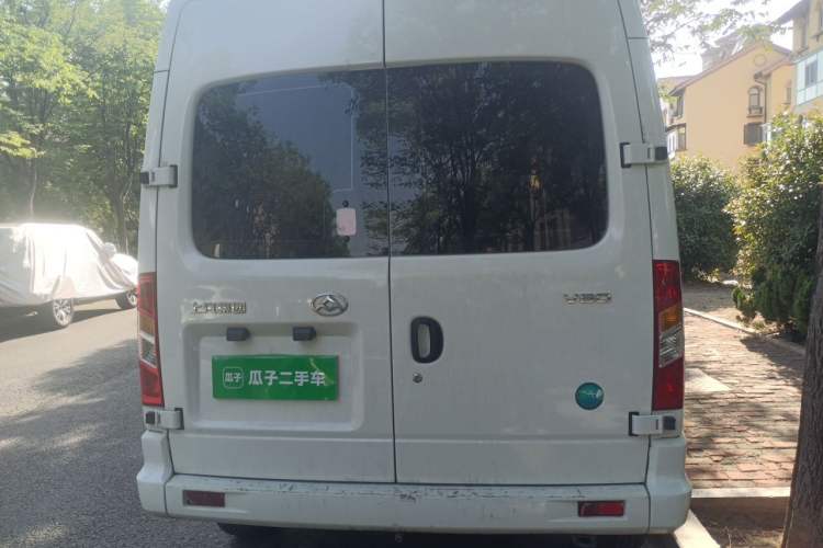 Used SAIC MAXUS Xintu V80 2023 2.0T Manual Classic Aoyuntong Short Wheelbase Mid-Roof 5/6-Seater Exterior 4