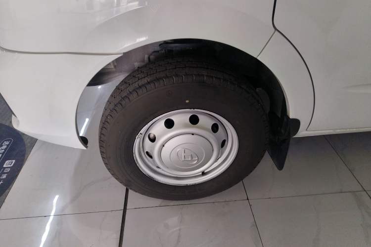 Used SAIC MAXUS Xintu V80 2023 2.0T Manual Classic Aoyuntong Long Wheelbase Mid-Height 6/7/8/9-Seater Exterior 4