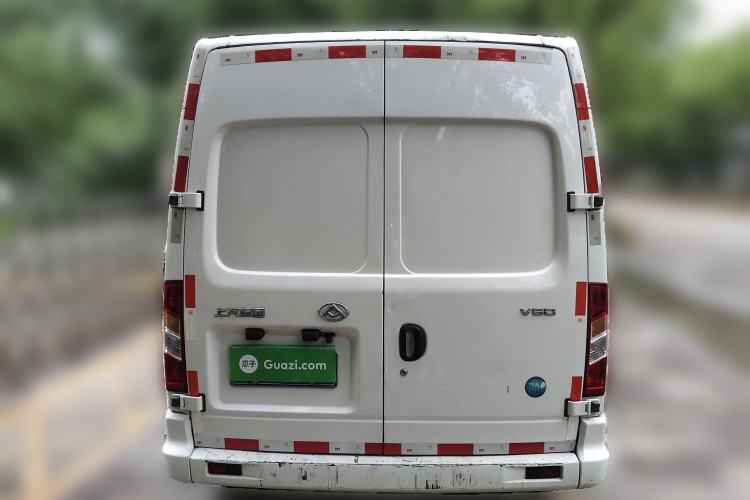 Used SAIC MAXUS Xintu V80 2023 2.0T Manual Classic City Delivery King Long Wheelbase Mid-Roof 3-Seater Exterior 4