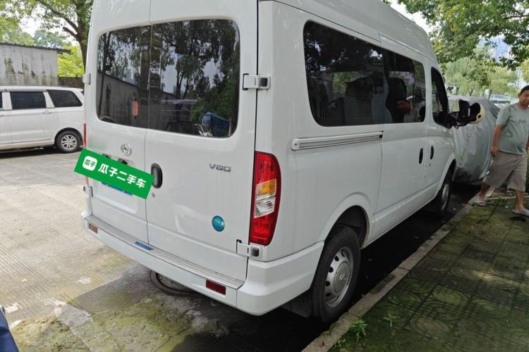 Used SAIC MAXUS Xintu V80 2023 2.0T Manual Classic Aoyuntong Short Wheelbase Mid-Roof 5/6-Seater Exterior 5