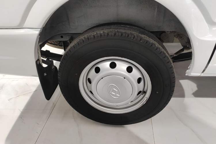 Used SAIC MAXUS Xintu V80 2023 2.0T AMT Classic Aoyuntong Short Wheelbase Mid-Roof 5/6-Seater Exterior 5