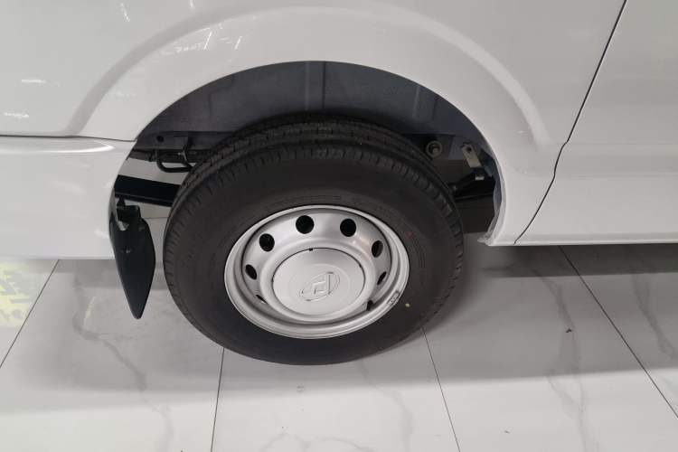 Used SAIC MAXUS Xintu V80 2023 2.0T Manual Classic Aoyuntong Long Wheelbase Mid-Height 6/7/8/9-Seater Exterior 5