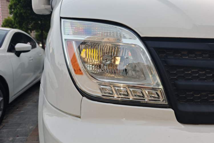 Used SAIC MAXUS Xintu V80 2023 2.0T AMT Classic Aoyuntong Long Wheelbase Mid-Height 6/7/8/9-Seater Exterior 6