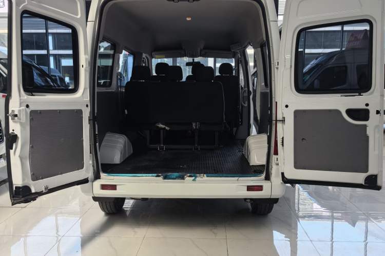 Used SAIC MAXUS Xintu V80 2023 2.0T Manual Classic Aoyuntong Short Wheelbase Mid-Roof 5/6-Seater Exterior 7