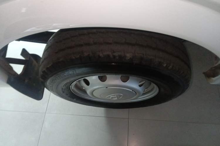 Used SAIC MAXUS Xintu V80 2023 2.0T AMT Classic Aoyuntong Short Wheelbase Mid-Roof 5/6-Seater Exterior 8