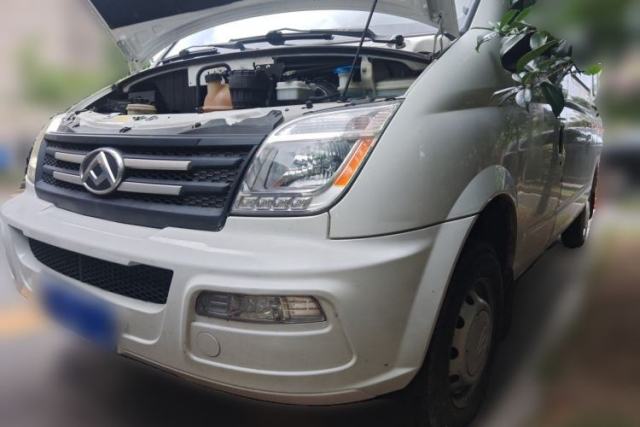 Used SAIC MAXUS Xintu V80 2023 2.0T Manual Classic City Delivery King Long Wheelbase Mid-Roof 3-Seater
