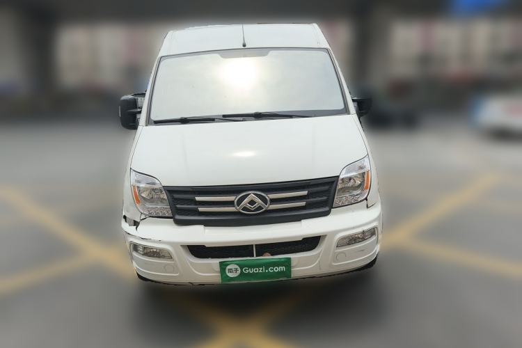 Used SAIC MAXUS Xintu V80 2023 2.0T Manual Classic City Delivery King Long Wheelbase Mid-Roof 3-Seater Front