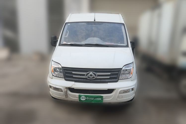 Used SAIC MAXUS Xintu V80 2023 2.0T PLUS Manual Van Short Wheelbase Mid-Roof Design 3-Seater Front