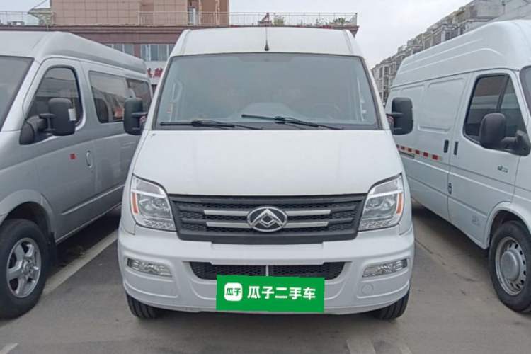 Used SAIC MAXUS Xintu V80 2023 2.0T Manual Classic Aoyuntong Short Wheelbase Mid-Roof 5/6-Seater Front