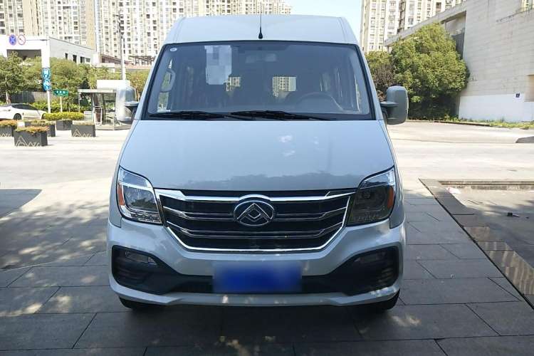 Used SAIC MAXUS Xintu V80 2023 2.0T PLUS AMT All-Rounder Short Wheelbase Mid-Roof 5/6-Seater Front