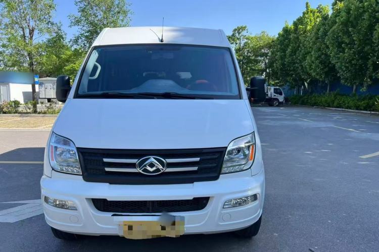 Used SAIC MAXUS Xintu V80 2023 2.0T Manual Classic Aoyuntong Short Wheelbase Mid-Roof 7/8/9-Seater Front