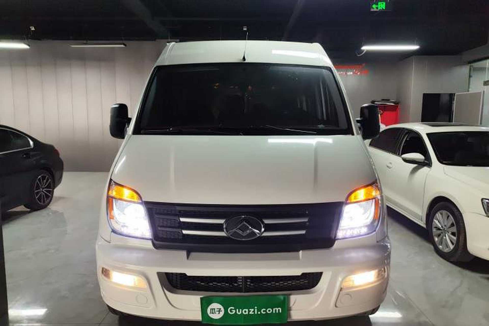Used SAIC MAXUS Xintu V80 2023 2.0T Manual Classic Aoyuntong Long Wheelbase Mid-Height 6/7/8/9-Seater Front