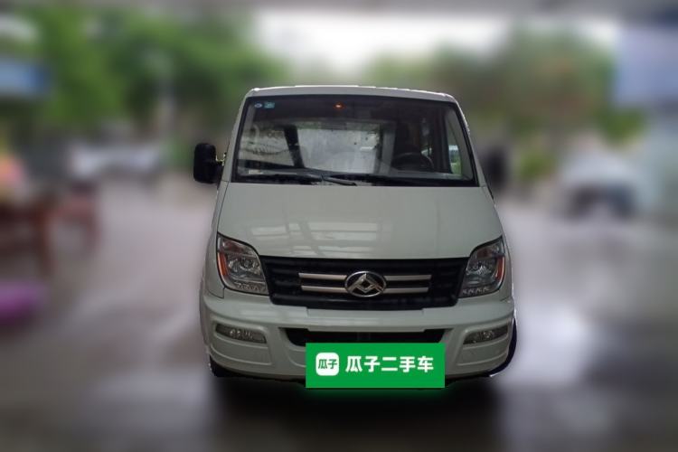 Used SAIC MAXUS Xintu V80 2023 2.0T AMT Classic Aoyuntong Short Wheelbase Mid-Roof 5/6-Seater Front