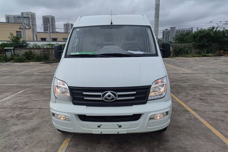 Used SAIC MAXUS Xintu V80 2023 2.0T Manual Classic City Delivery King Long Wheelbase Mid-Roof 3-Seater Front