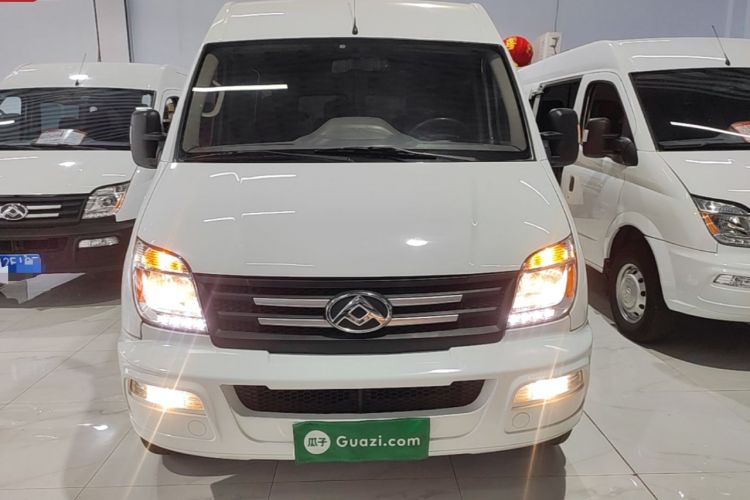 Used SAIC MAXUS Xintu V80 2023 2.0T AMT Classic Aoyuntong Short Wheelbase Mid-Roof 5/6-Seater Front