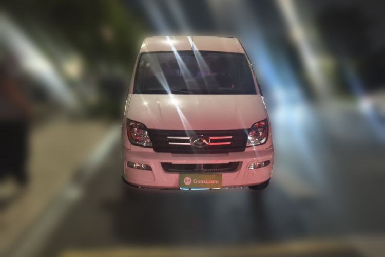 Used SAIC MAXUS Xintu V80 2023 2.0T Manual Classic City Delivery King Long Wheelbase Mid-Roof 3-Seater Front