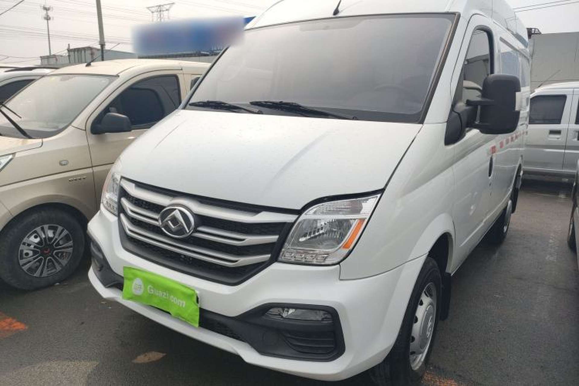 Used SAIC MAXUS Xintu V80 2023 2.0T Manual Classic City Delivery King Short Wheelbase Mid-Roof 3-Seater Front Left 45 Deg