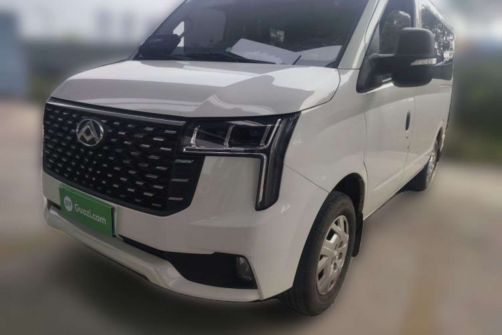 Used SAIC MAXUS Xintu V80 2023 2.0T Manual Classic Aoyuntong Short Wheelbase Ultra-Low Roof 5/6-Seater Front Left 45 Deg