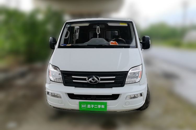 Used SAIC MAXUS Xintu V80 2023 2.0T AMT Classic Aoyuntong Short Wheelbase Mid-Roof 5/6-Seater Front