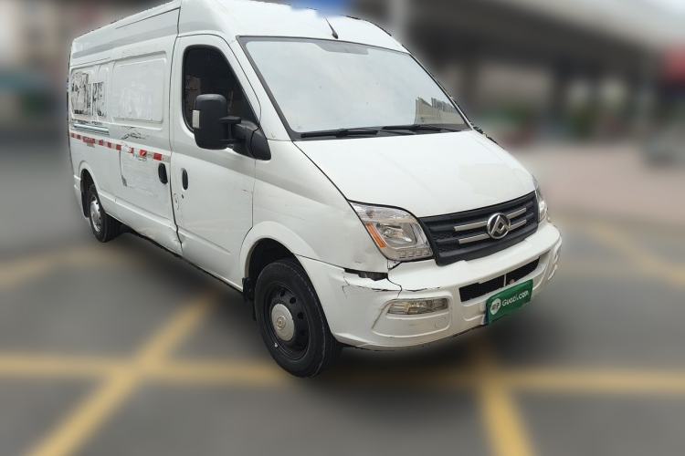 Used SAIC MAXUS Xintu V80 2023 2.0T Manual Classic City Delivery King Long Wheelbase Mid-Roof 3-Seater Front Right 45 Deg
