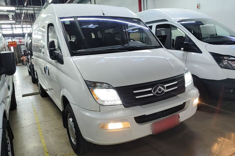 Used SAIC MAXUS Xintu V80 2023 2.0T Manual Classic Aoyuntong Long Wheelbase Mid-Height 6/7/8/9-Seater Front Right 45 Deg