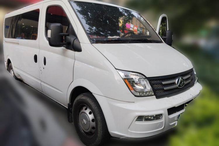 Used SAIC MAXUS Xintu V80 2023 2.0T AMT Classic Aoyuntong Long Wheelbase Ultra-Low Roof with 6/7/8/9 Seats Front Right 45 Deg