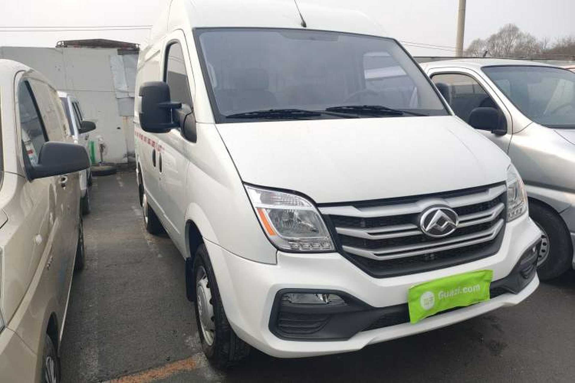 Used SAIC MAXUS Xintu V80 2023 2.0T Manual Classic City Delivery King Short Wheelbase Mid-Roof 3-Seater Front Right 45 Deg