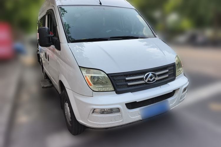 Used SAIC MAXUS Xintu V80 2023 2.0T Manual Classic Aoyuntong Short Wheelbase Mid-Roof 5/6-Seater Front Right 45 Deg
