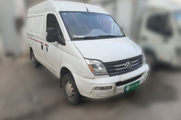 Used SAIC MAXUS Xintu V80 2023 2.0T PLUS Manual Van Short Wheelbase Mid-Roof Design 3-Seater Front Right 45 Deg
