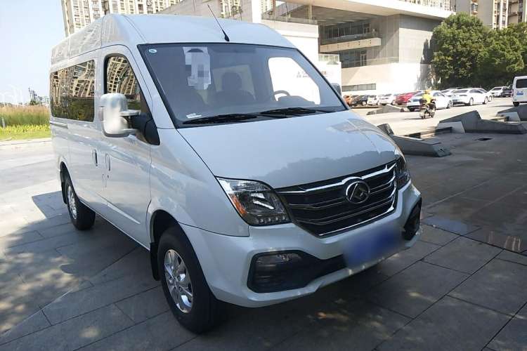 Used SAIC MAXUS Xintu V80 2023 2.0T PLUS AMT All-Rounder Short Wheelbase Mid-Roof 5/6-Seater Front Right 45 Deg