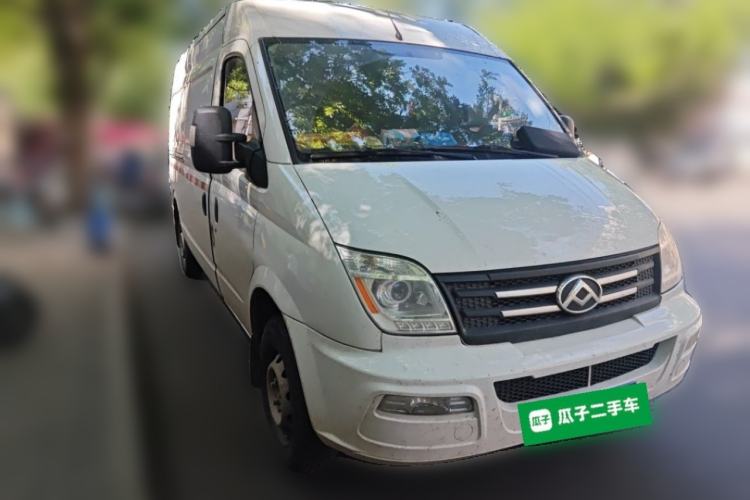 Used SAIC MAXUS Xintu V80 2023 2.0T Manual Classic City Delivery King Long Wheelbase Mid-Roof 3-Seater Front Right 45 Deg
